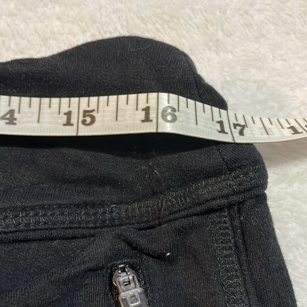 Green Tea Black Comfortable Capris - Picture 5 of 10